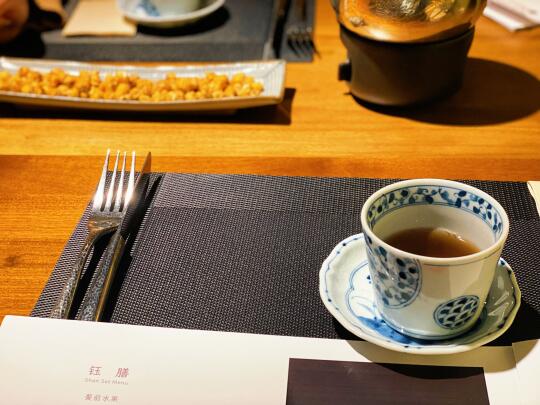 酒精爱好者“勇闯”素食餐厅