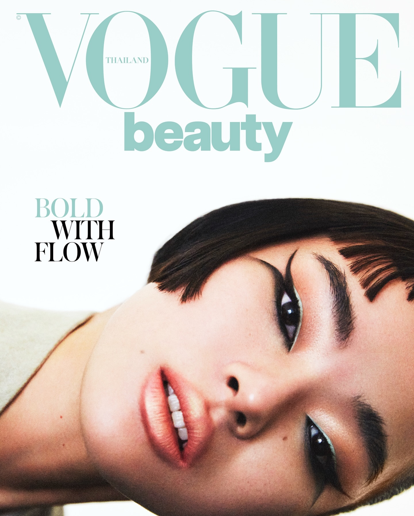 模特林湘湘出镜泰版《VOGUE》2025年5月美容封面，她的名字还是蛮有印象的，