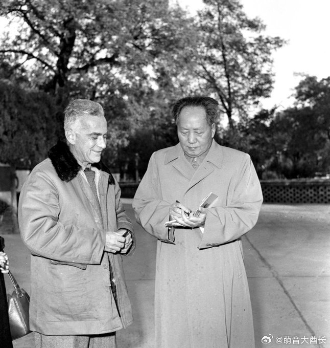 "朋友"二字，跨越了1936年至1970年的岁月。斯诺让世界第一次近距离看到了延