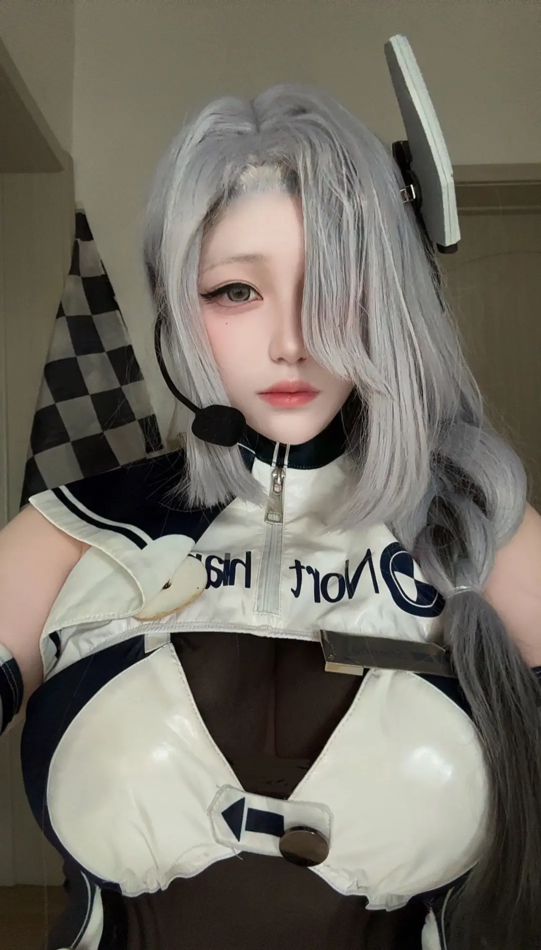 这套我不知道为什么全身照发不出来……