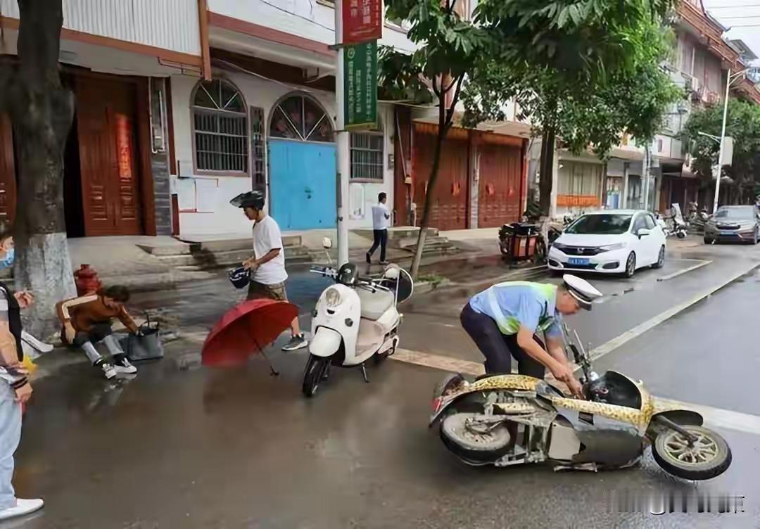 2026电动车刹车怎么选？记住三条：

1️⃣ 技术原理：碟刹反应快但怕泥沙，鼓