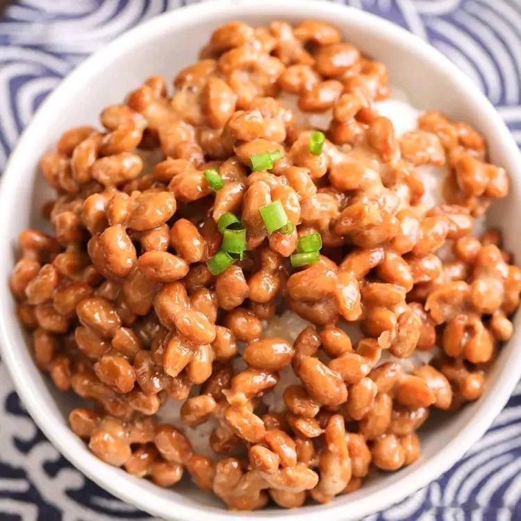 一直想把饮食里面加点益生菌，发现日本纳豆还不错。进一步了解，这玩意儿居然起源于中