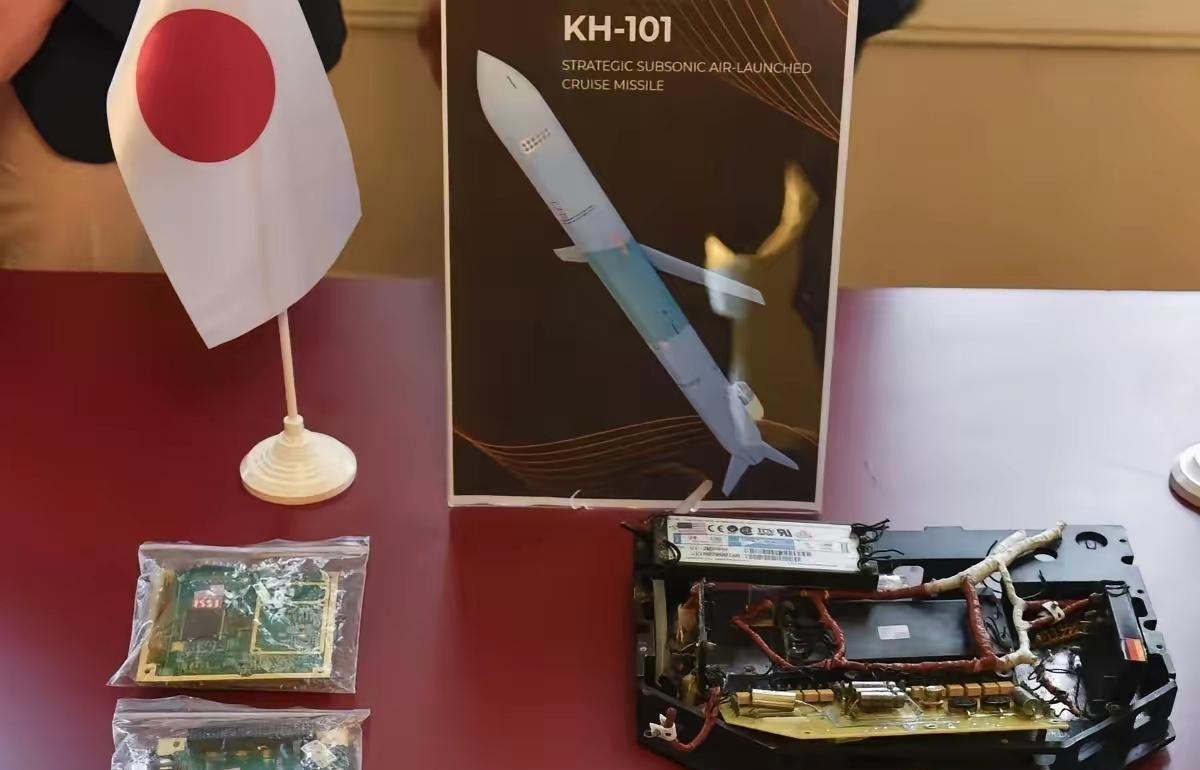 6月29日，乌克兰总统顾问弗拉修克在基辅接受日本共同社专访时，直接拿出了一枚被拆