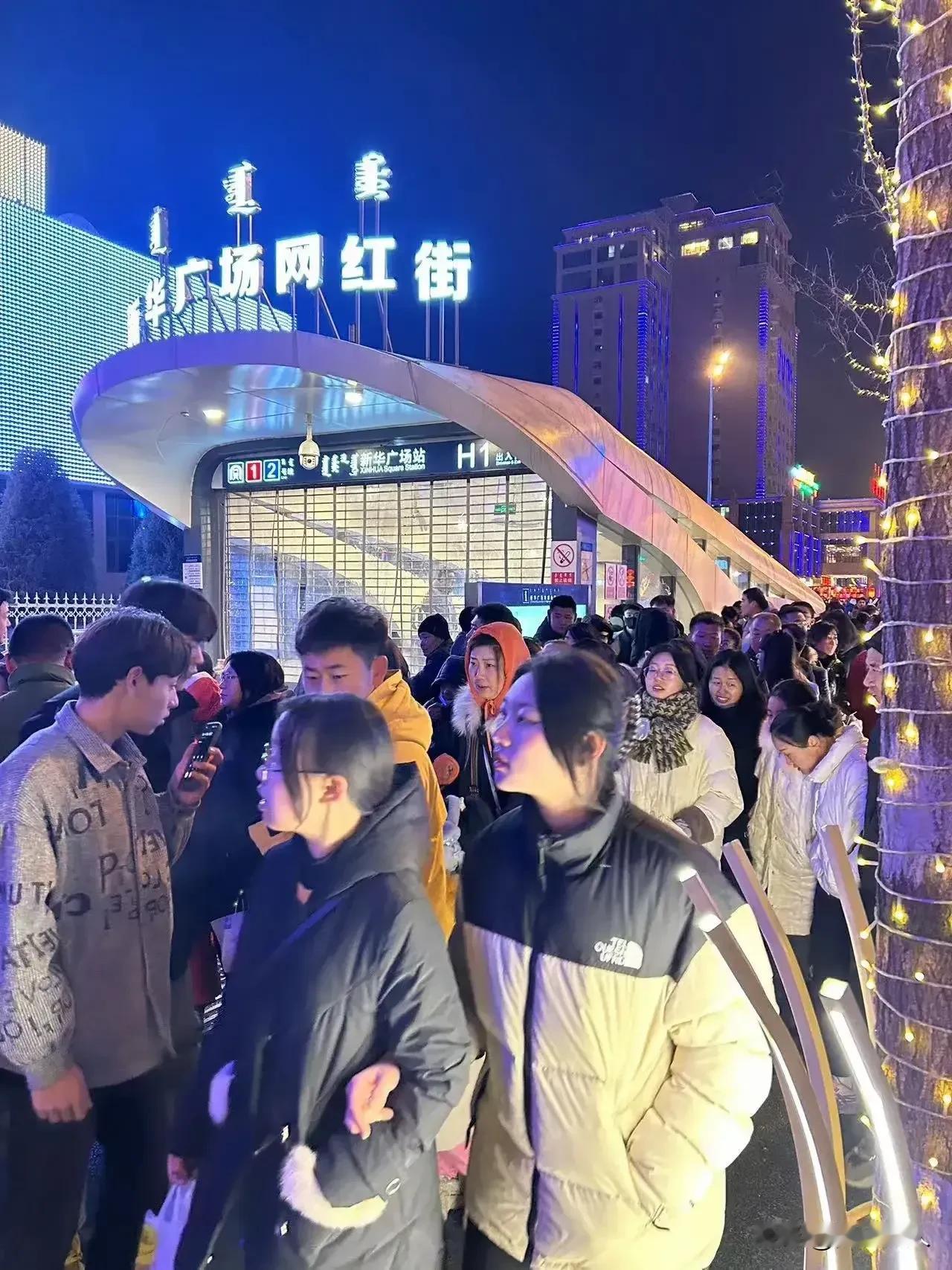 【春节文旅大礼包我告诉的人不多】今天上午，为丰富市民和游客的春节文化生活，悦享青