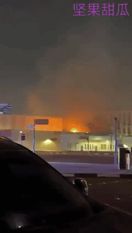 轮到阿联酋美国大使馆了。现在所有美国政府和军队的设施都在打击范围，2日打了沙特的