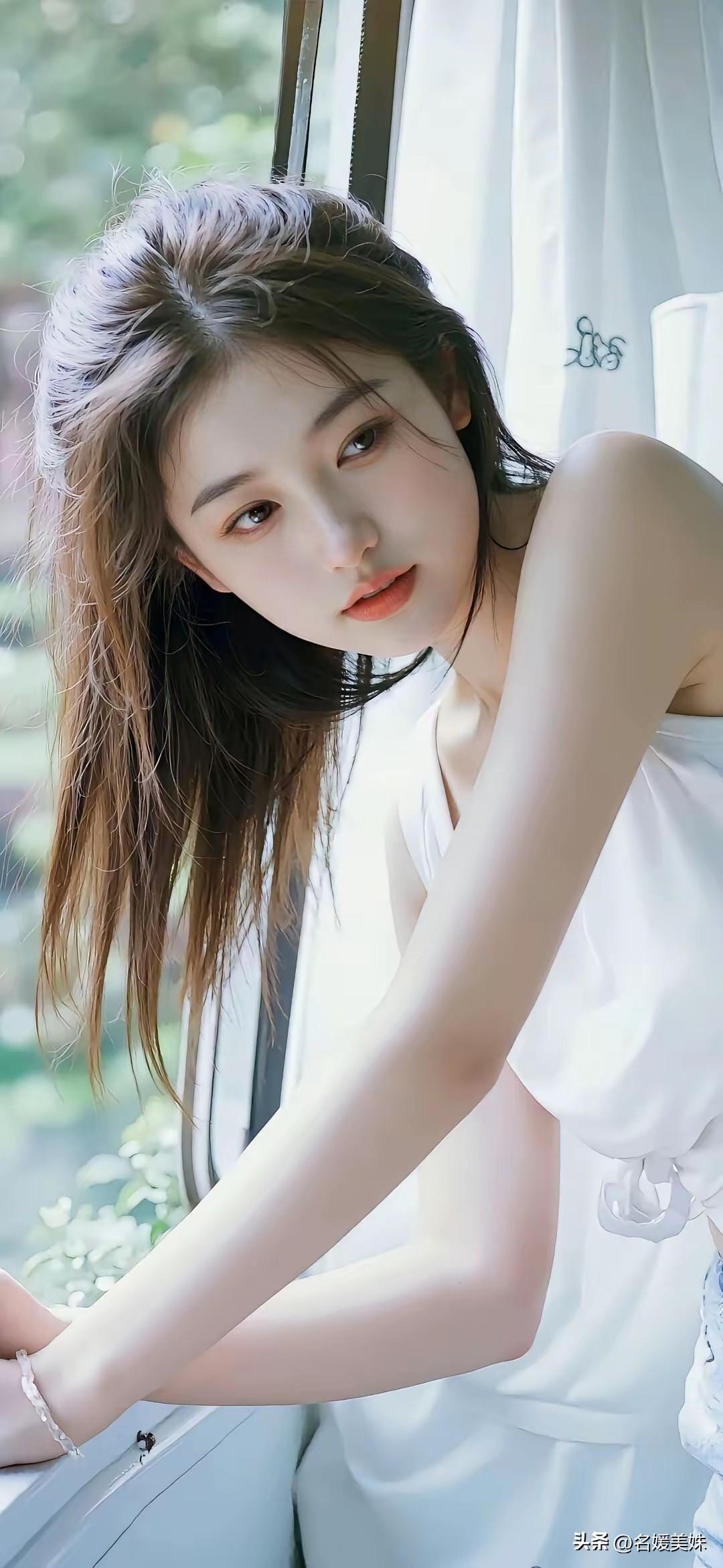 当你的能量
高于一个事物的时候，
你对其呈现的就是：平静，淡定，无感。
反之呈现