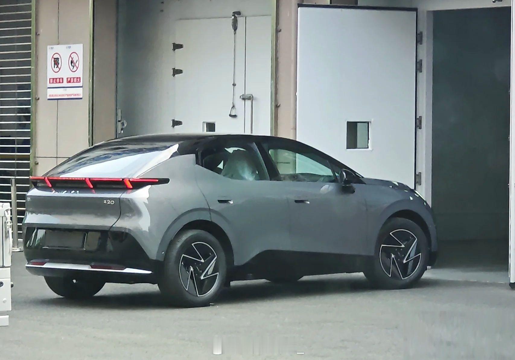 领克的全新纯电小车领克 E335 ：1｜正式命名应该是 Z20 。虽然 Z20 
