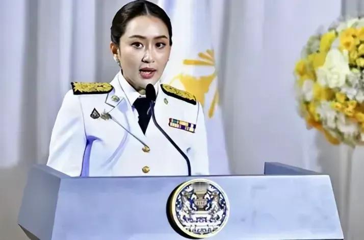 泰国总理佩通坦终于出了这口恶气，一扫之前录音门带来的不愉快。现在的泰国很霸气，不