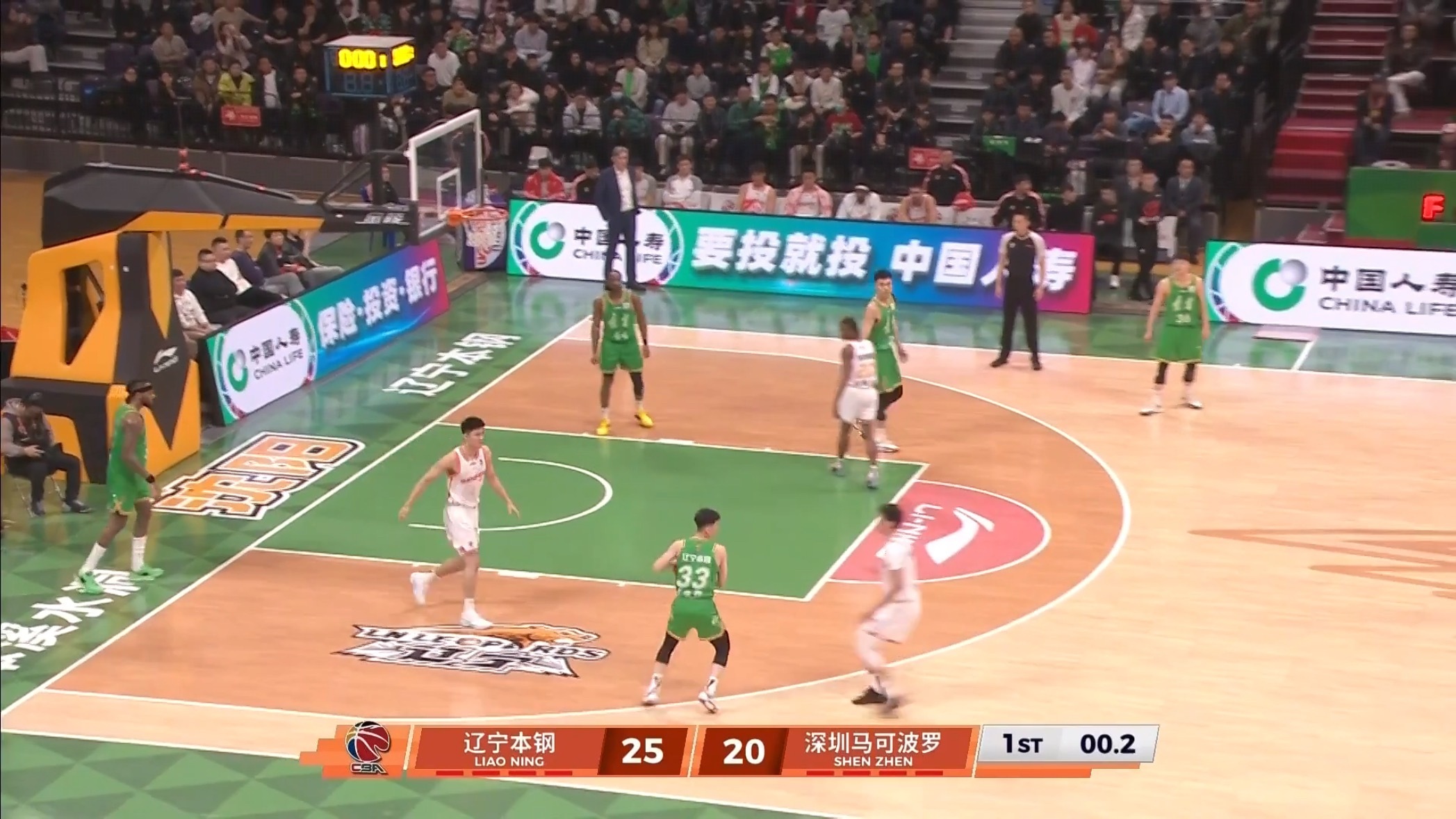 辽宁主场对深圳第一节比赛结束辽宁队暂时领先5分辽宁男篮vs深圳男篮辽宁男篮