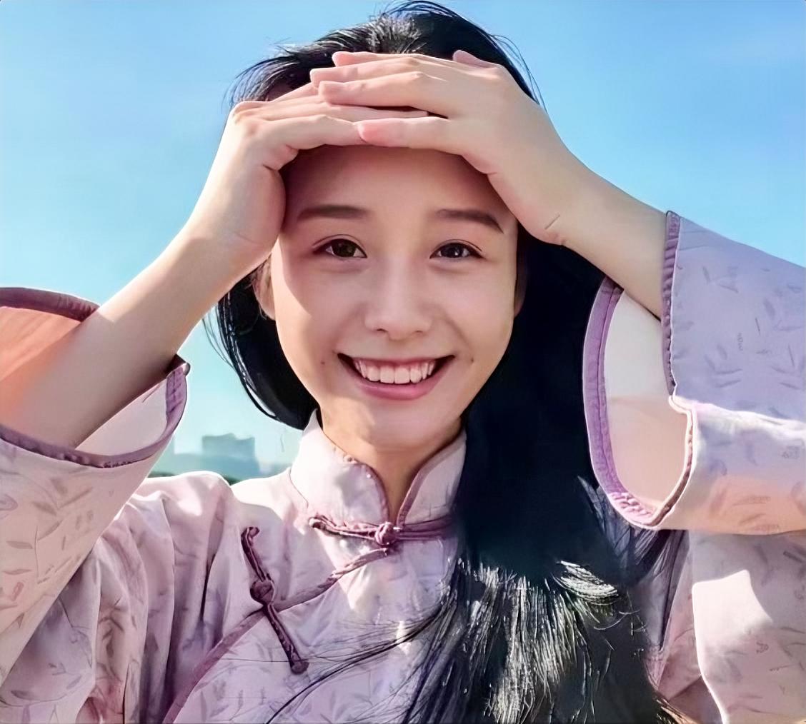 没结婚却演活母亲，爆红后舍弃八位数合约，王晓慧的清醒撕开行业真相。

素人演员王