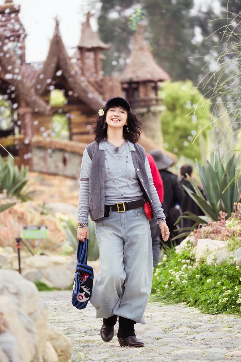 退役站姐给内娱老辈子出神图 金白开又出神图了，这一次是在大理游玩偶然碰见李静、罗