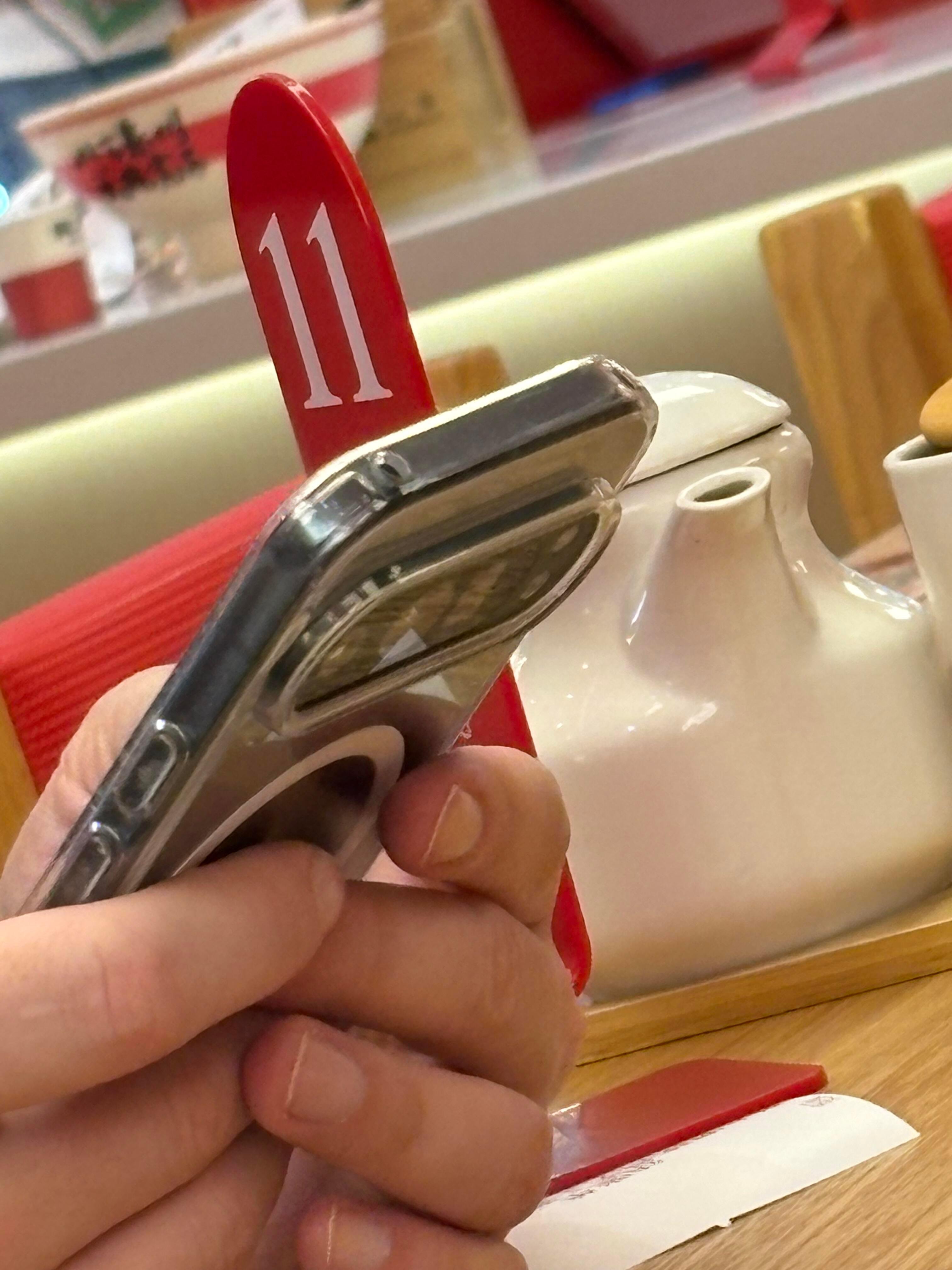 第一眼还以为是iPhone 17 Air偷跑了 ​​​