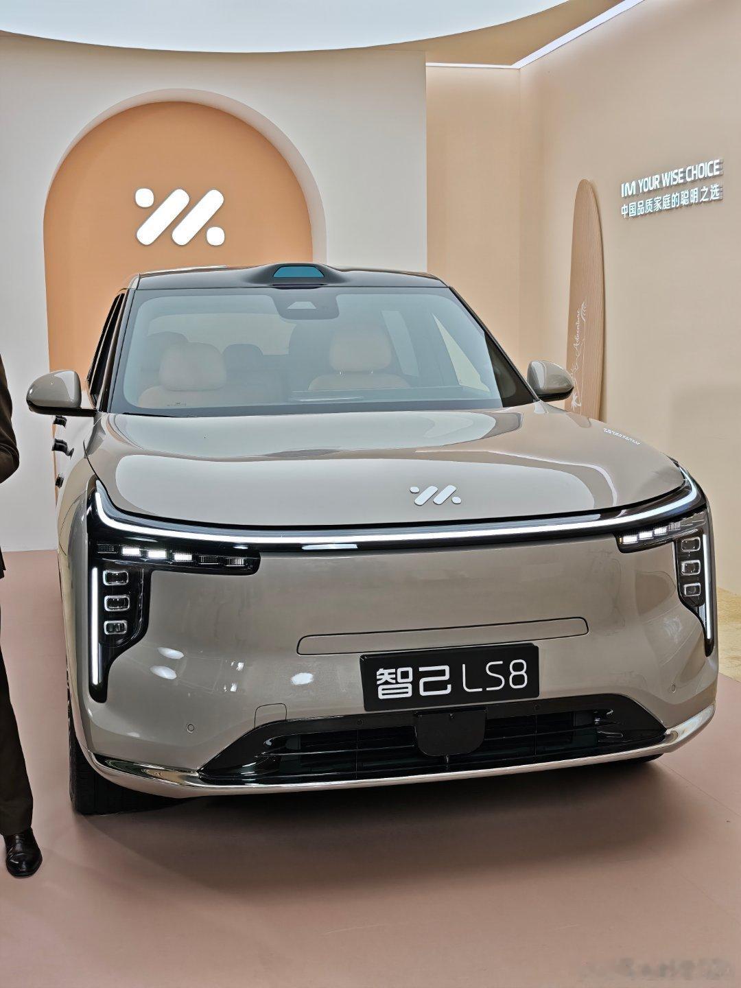 我宣布，智己LS8发布会，我的座位最好了加92号油，还能高效，刘涛说需要更精密的