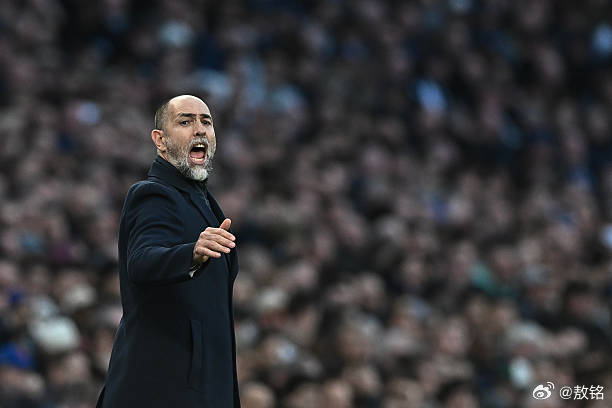 富勒姆vs热刺 图多尔果然是铁腕治军啊！上任伊始就在训练里加入了跑圈训练，他跟队