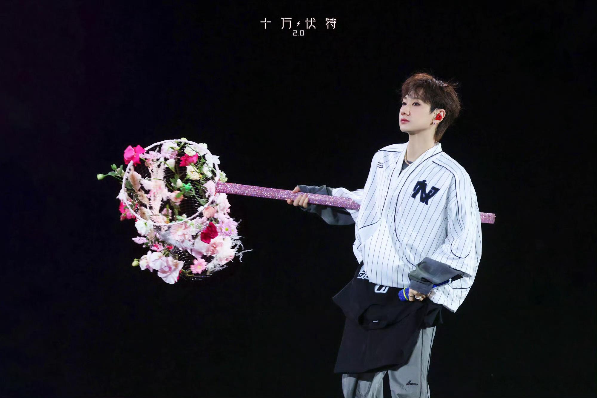 汪苏泷盲盒套餐组曲A高热解锁，隐藏金曲《π之歌》罗曼城首次唱响 