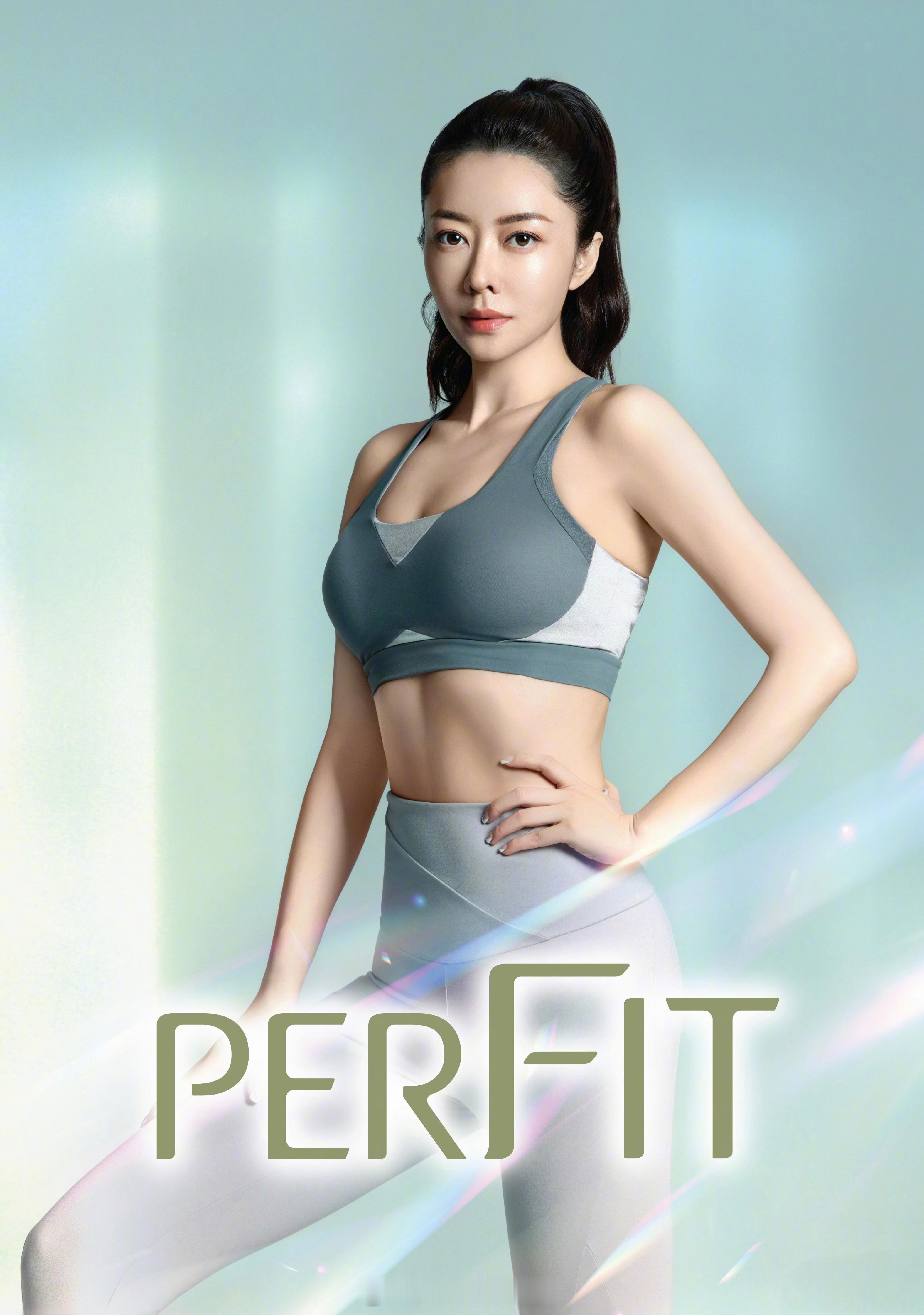 她是高龄产妇，生一个就已经很难了；不过她真的很自律，产后不久就恢复了 