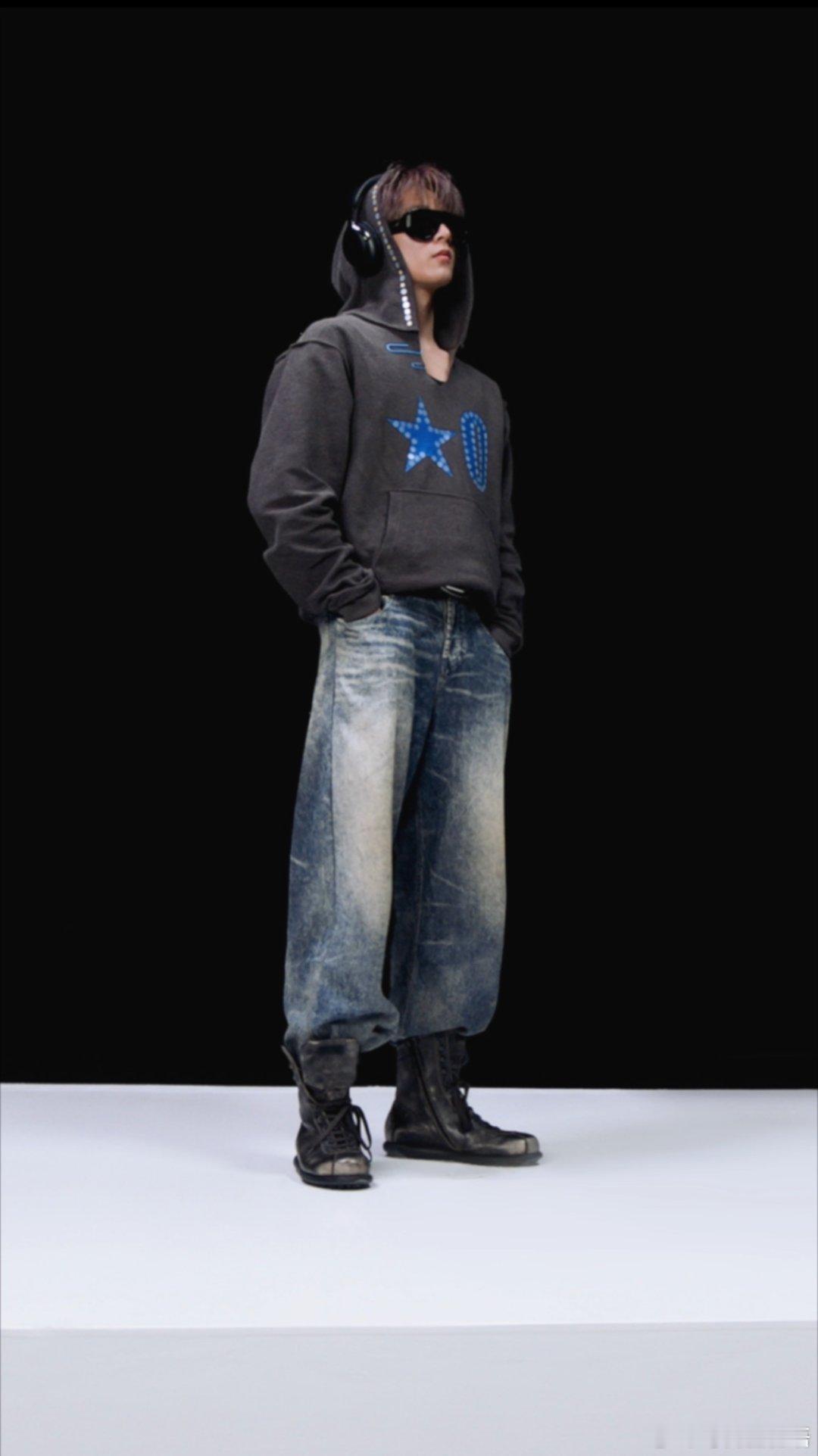 刘耀文此男美商极高 刘耀文SAUCE竖屏MV开局即时尚暴击！审美超前美商极高，时