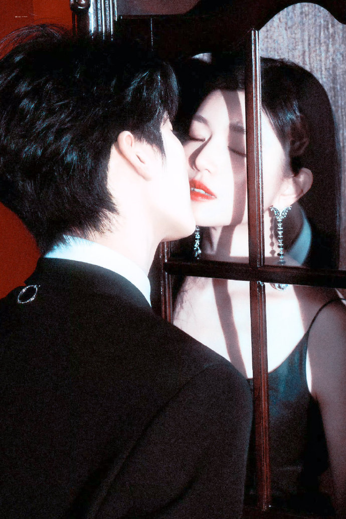 狙击蝴蝶打call打到破圈 《狙击蝴蝶》这波宣传太牛啦，陈妍希周柯宇人缘爆棚，众