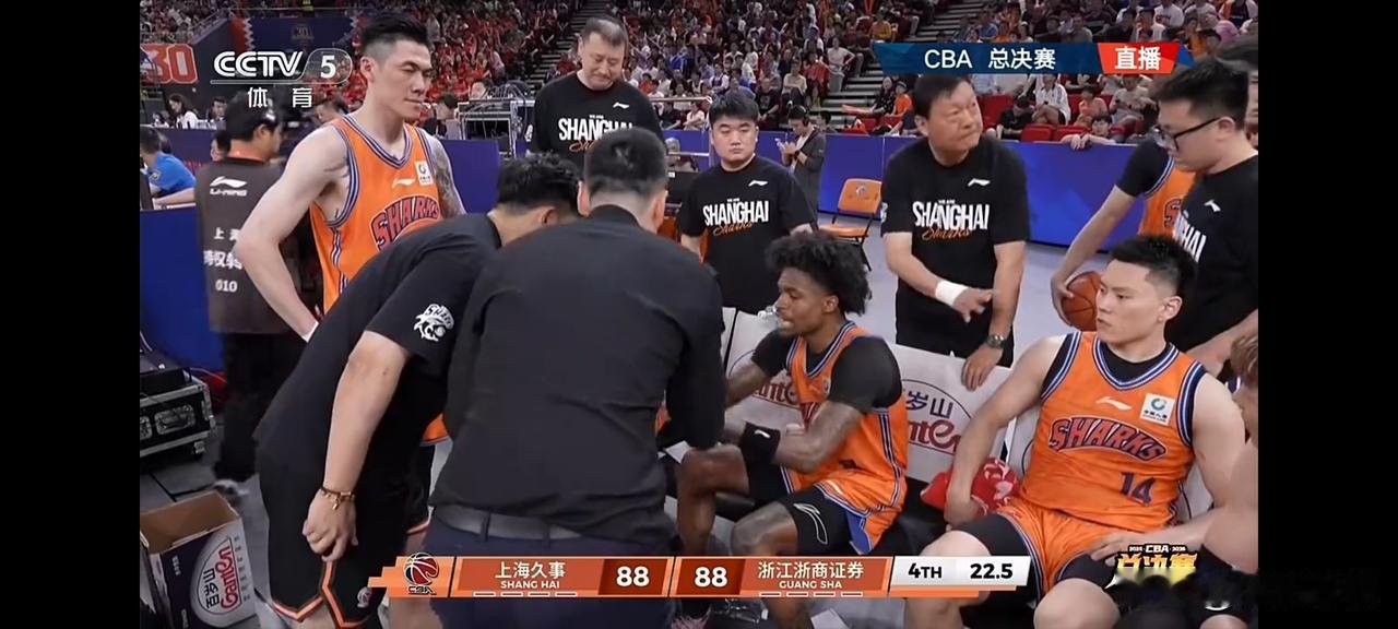 上海险胜广厦2-0 古德温28+11&三分绝杀 布朗生涯新高50分。外援对抡，教