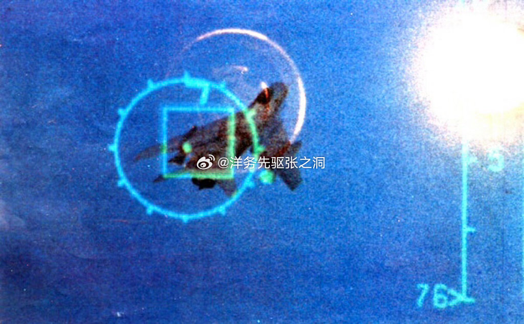 非常少见的一张图被麦道F-15咬尾锁定的沈飞J-6看起来J-6是带着副油箱的，这