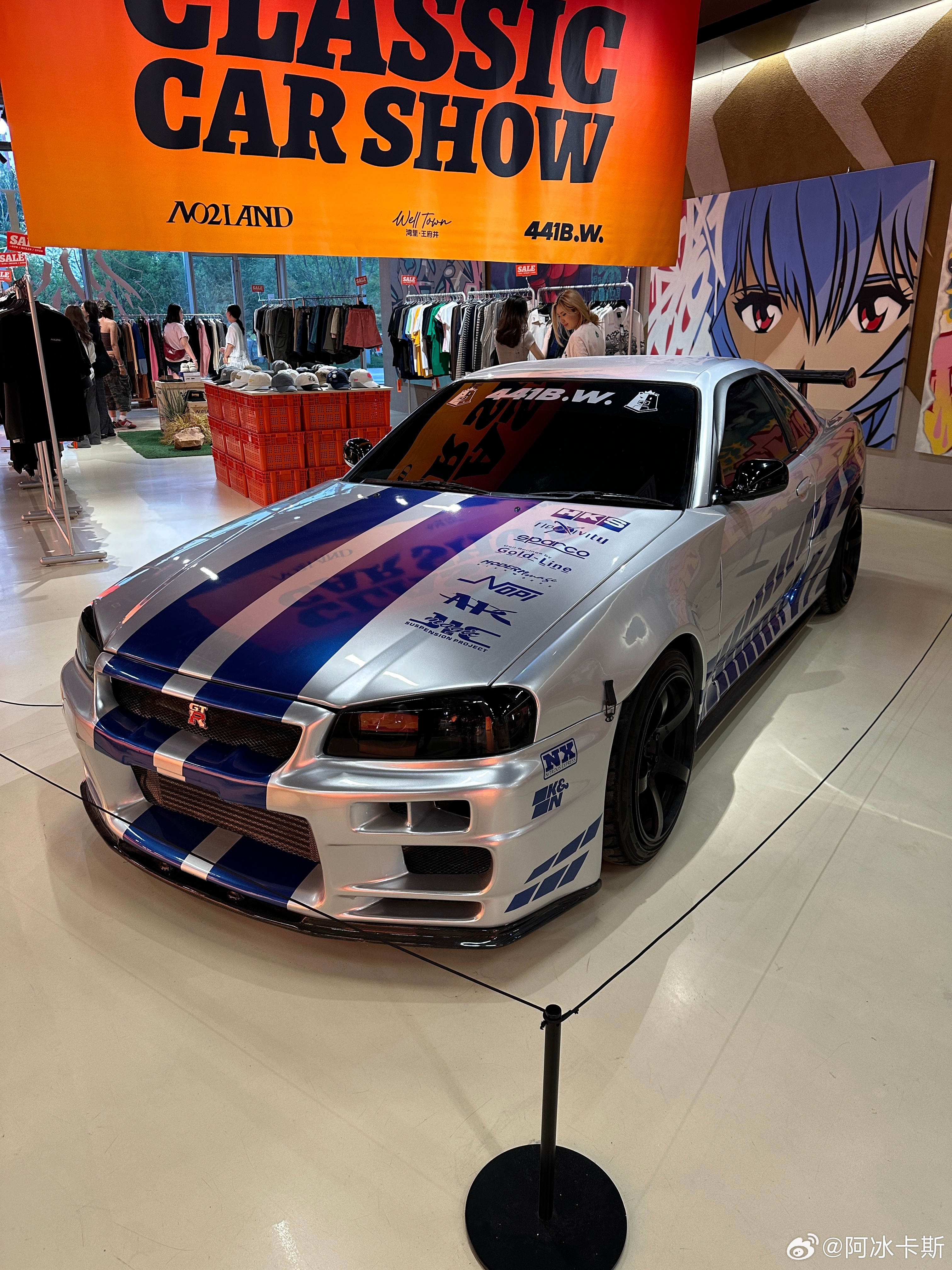 我去了逛街一抬头！日产gtr 突然出现 北京·湾里·王府井WellTown
