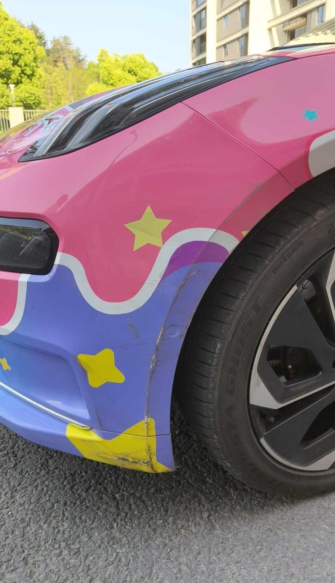 杭州交警仗义执言，秉公执法
我不明白，对方已经完全侵占了我的行车道，我为了避让，