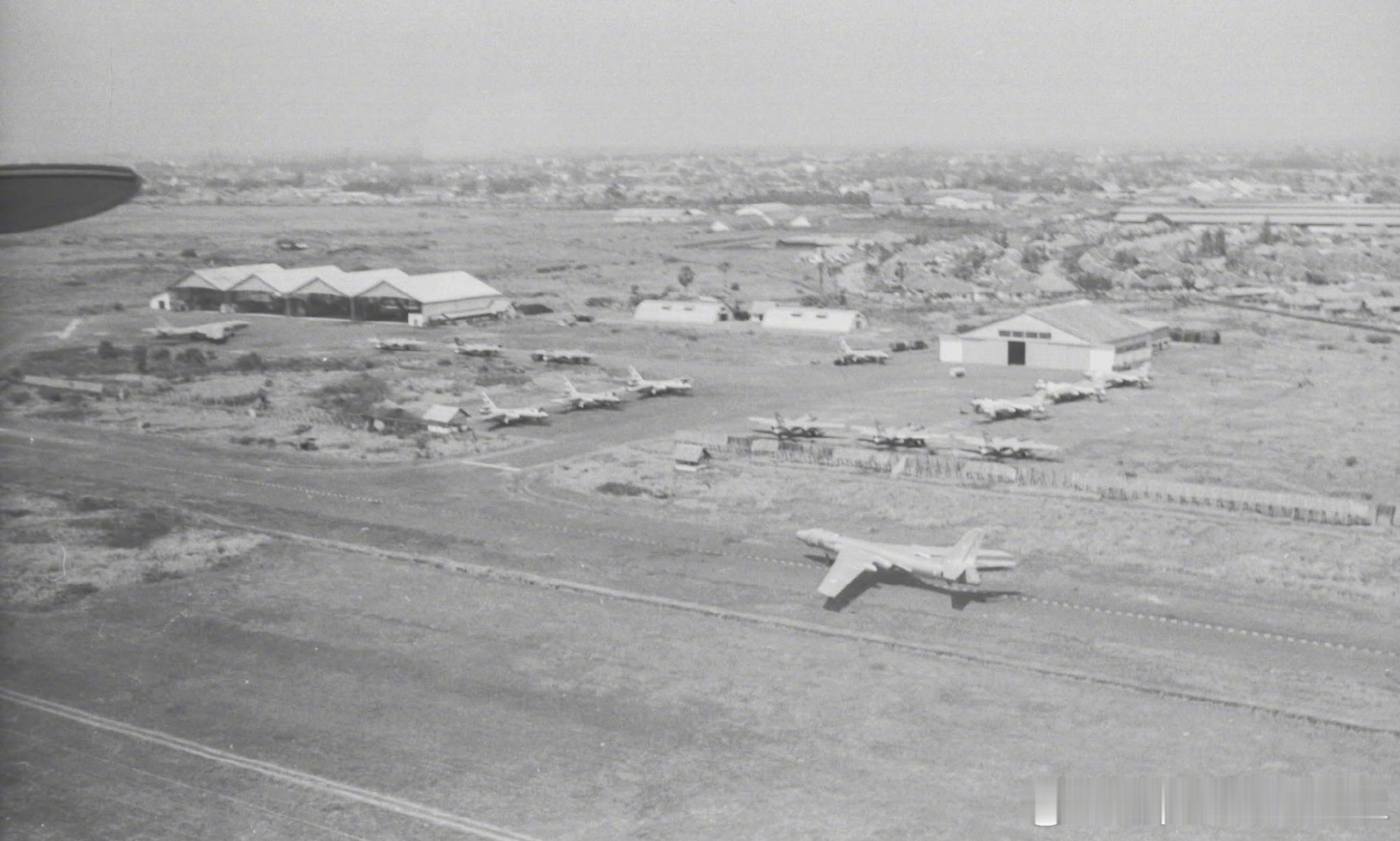 1961年9月23日新西兰空军第到41中队的布里斯托尔运输机离开雅加达时,从空中
