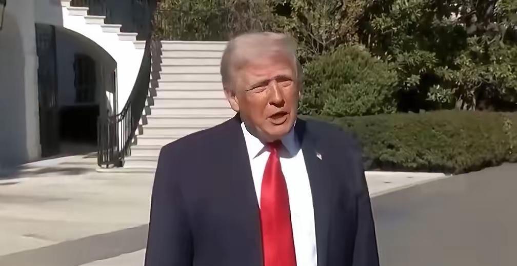 特朗普又在凭空找茬，公开警告不许中国向伊朗提供武器，还扬言加征50%关税，中方直