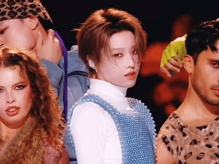 刘雨昕ending镜头好绝 又被穿透镜头的Ending pose拿捏住。昨晚爱奇