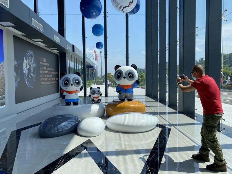 高速服务区凭实力把自己卷成“景区” 现在高速服务区真是卷出天际，直接变身“景区”