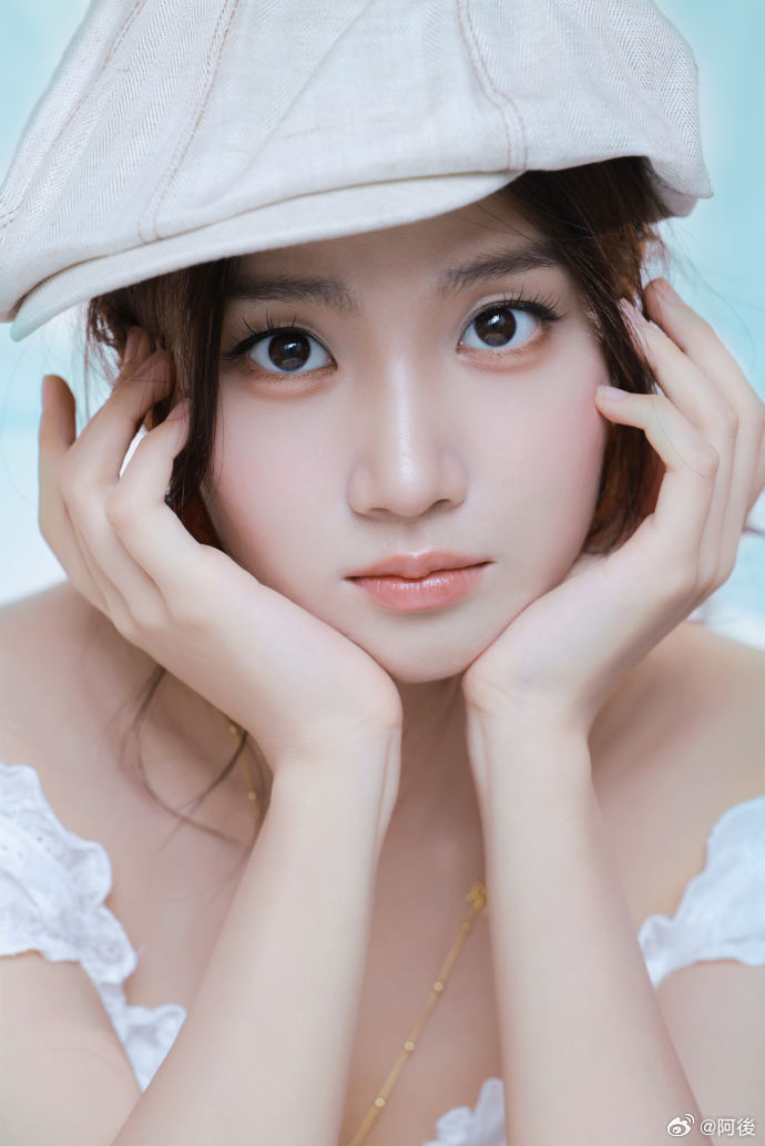 卢昱晓昨天妈妈今天辣妹卢昱晓这种反差感真的太让人上头了！天温柔今天酷飒，每种风格
