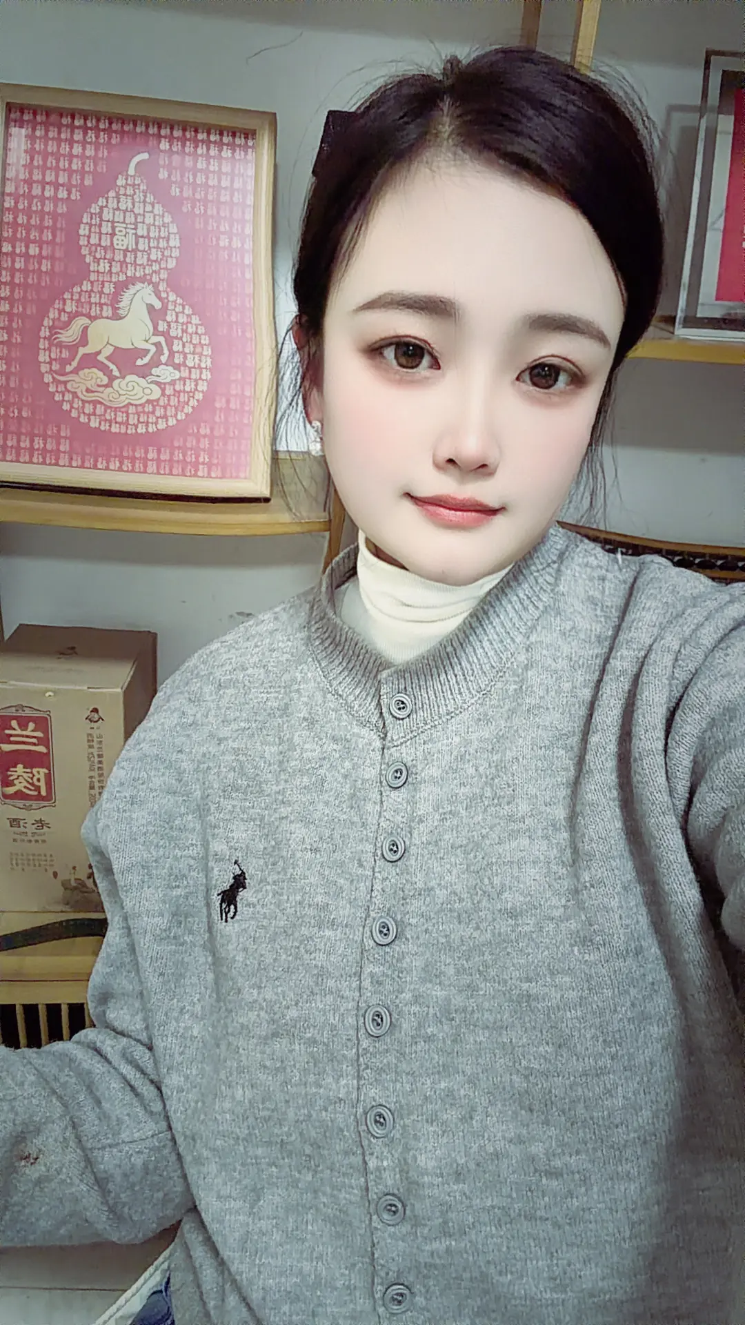 怎么描述我呢  是我那死犟死犟的脾气 还是我那刀子嘴豆腐心  倔犟又强...