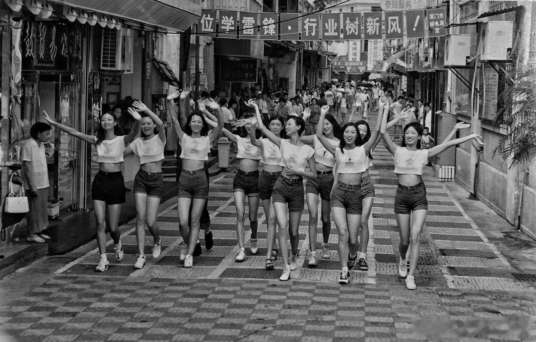 摄影人  王鹭佳用胶片拍的老照片：怀旧的纪念。（鼓浪屿1997）老照片纪实摄影王