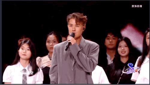 #四旬老板被员工申请出战歌手# 那英老师的风也是吹到无忧掌门人身上了，好多歌手都