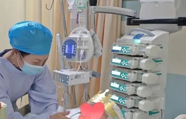 #23岁女孩头痛一周突发心脏骤停#【警惕！深圳23岁女孩头痛一周，突发心脏骤停！