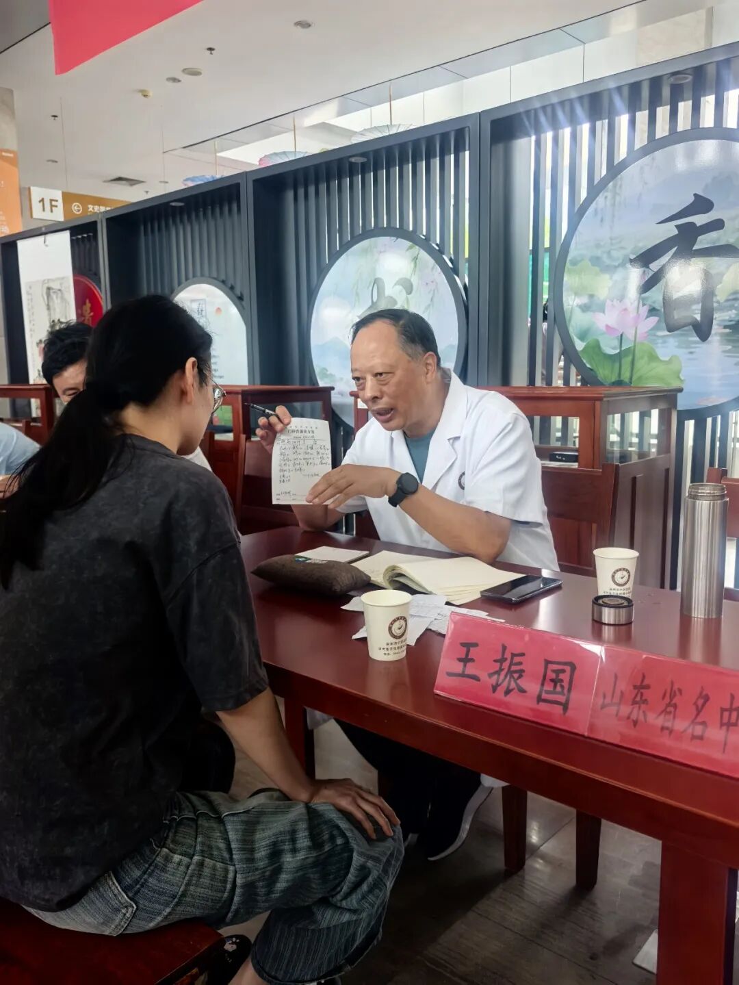 滨州市中医医院走进市图书馆开展义诊科普活动