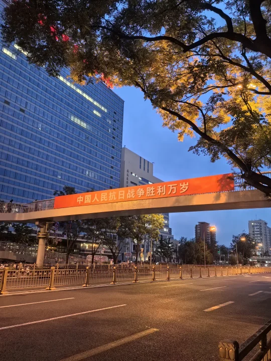 兄弟们 我一点儿也睡不着 .