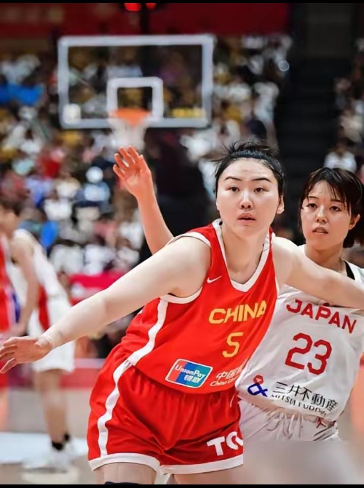 宫鲁鸣这回是铁了心，哪怕中国女篮成绩再难看，也绝不会低头去求大腕归队。很多人还在