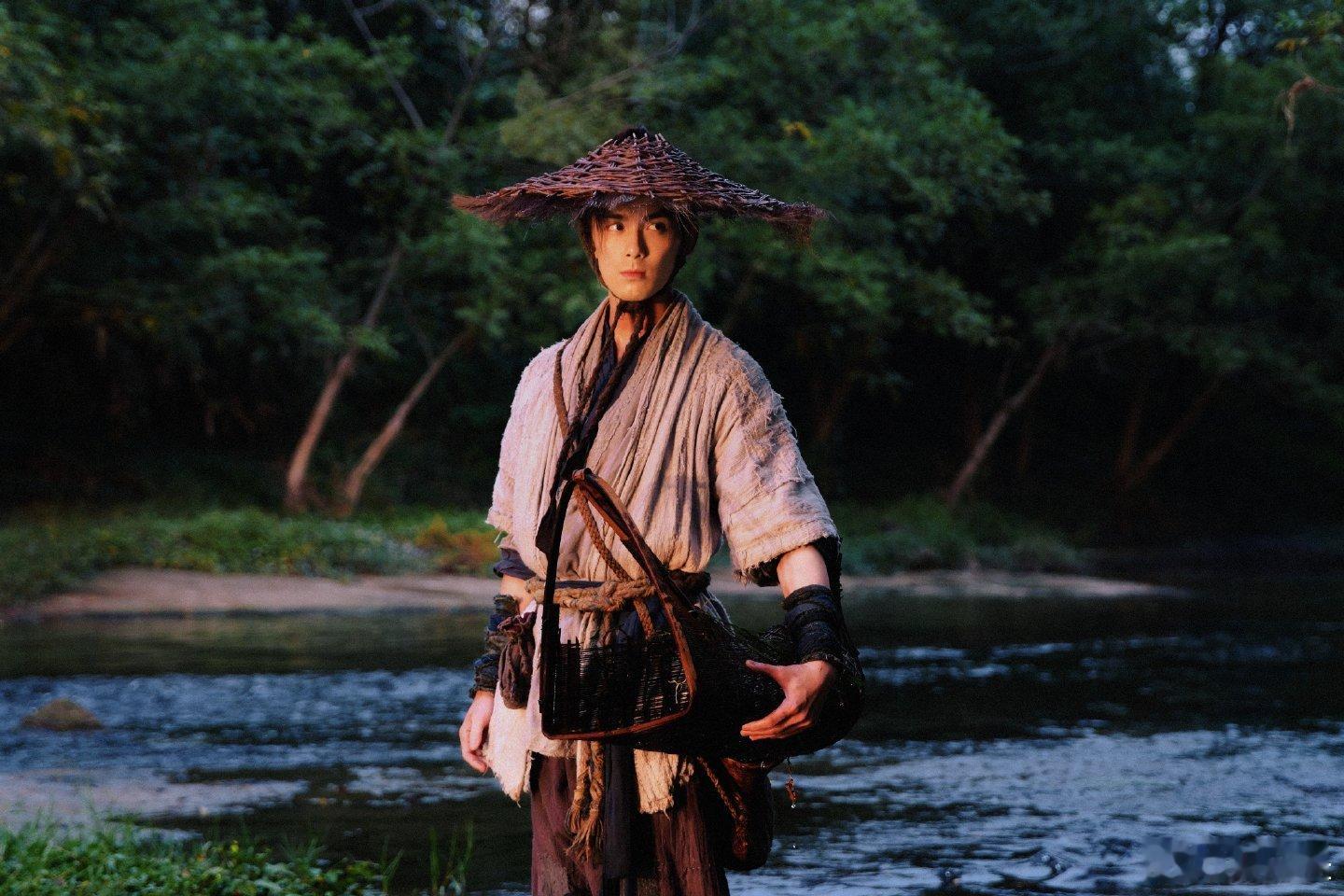 吴磊粗衣破布盖不住侠气热血少年的设定很带感，和磊子适配度好高 ​​​