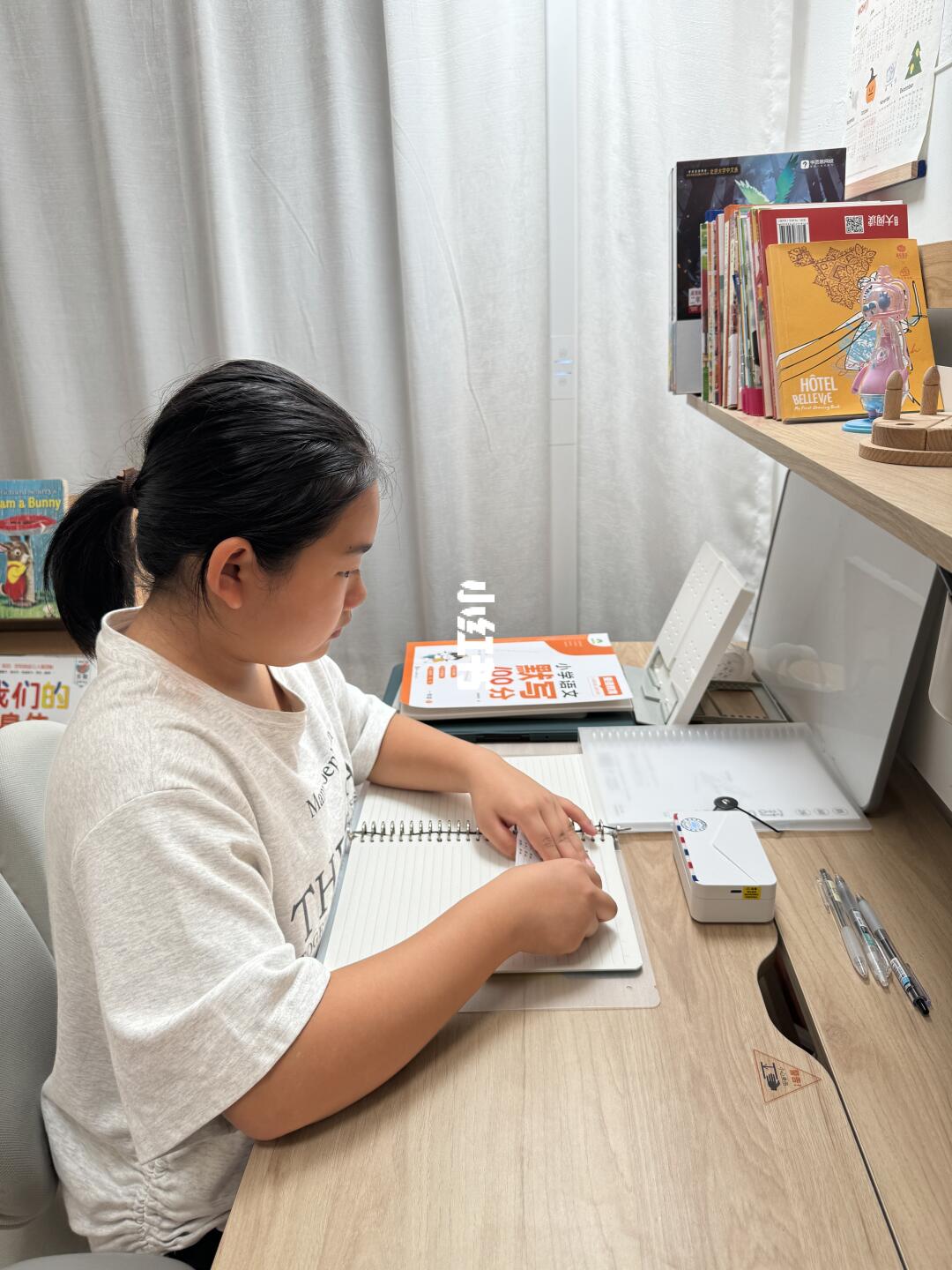 女儿的书桌一角🏠