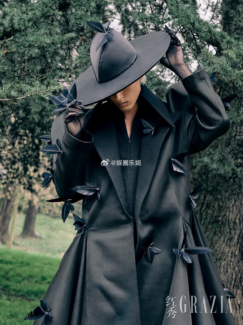 米卡登封《红秀GRAZIA》2026三月刊✨“缪斯与旅人”双重身份诠释高定时装，