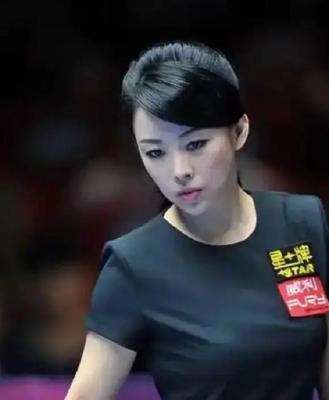 40岁手握8亿，她还在挑
 
潘晓婷把择偶清单摊开：一米八、圈外人、情绪稳、事业