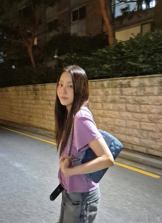 高贤贞手术后近况高贤贞54岁状态 7月29日，演员高贤贞在社交账号上发布了多张照