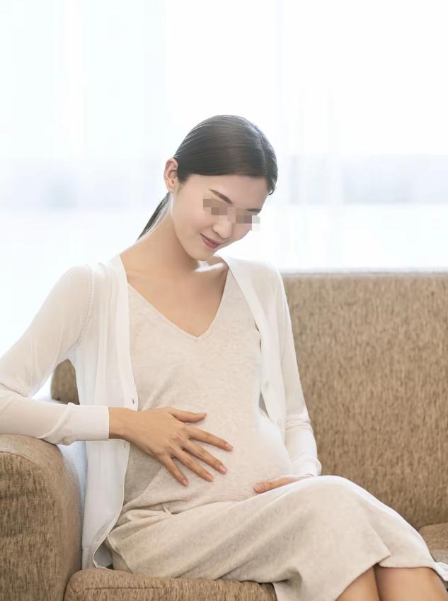 陕西西安，一24岁女子入职某公司，工资15000，可上班不到1年就结婚怀孕，她被