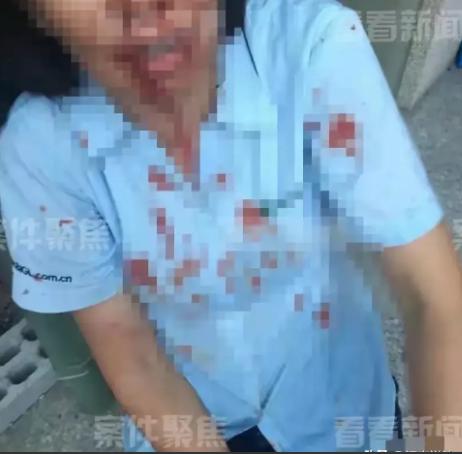 上海，一外甥带5人上门，对舅舅进行围殴，舅妈激愤之下，拿起一瓶强腐蚀性液体，直接