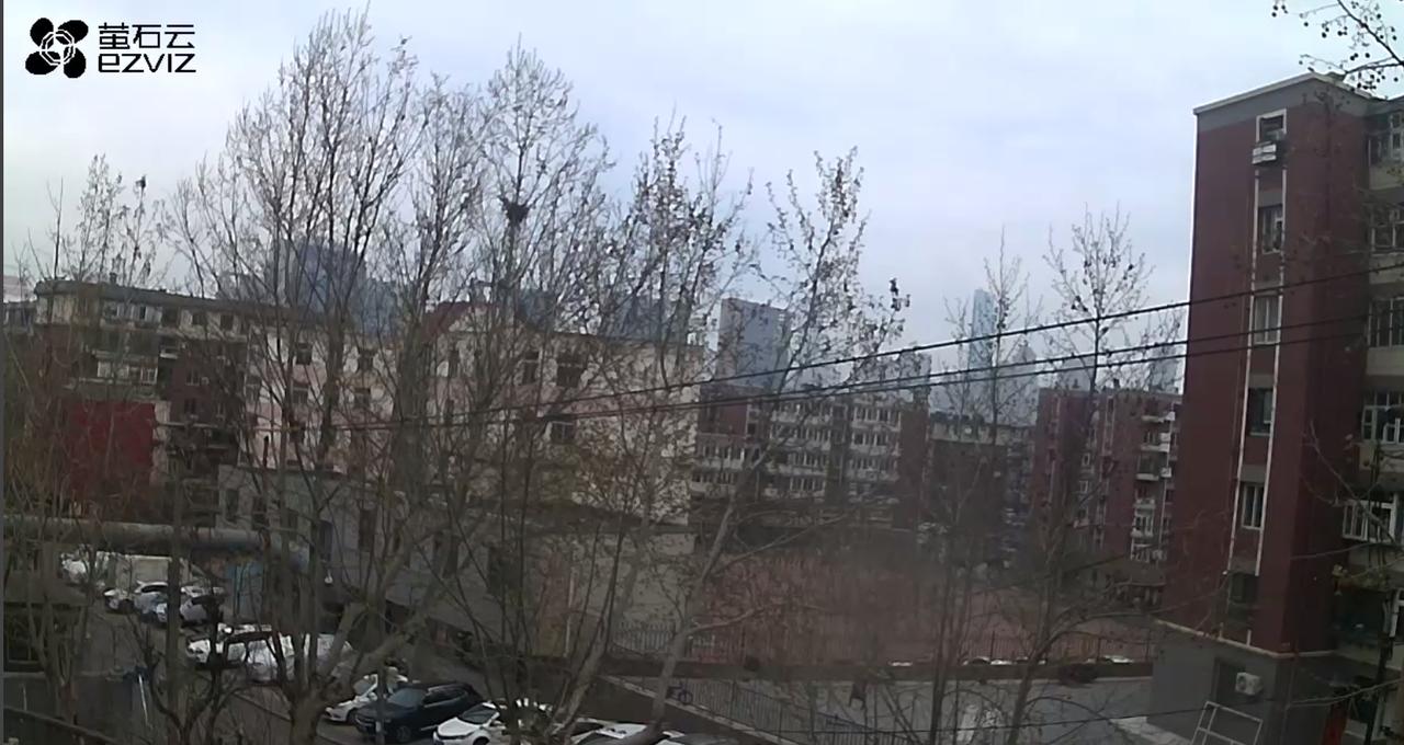 下午14：00市区天气阴，气温14.6度，相对湿度62%，吹东南风，目前大连大部