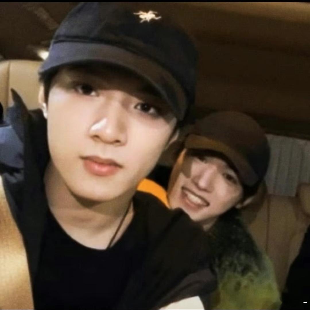 文轩 🐺🐟文轩世界第一初恋 “你吃不惯的话还可以吃鸳鸯 我点鸳鸯”烟花升停在