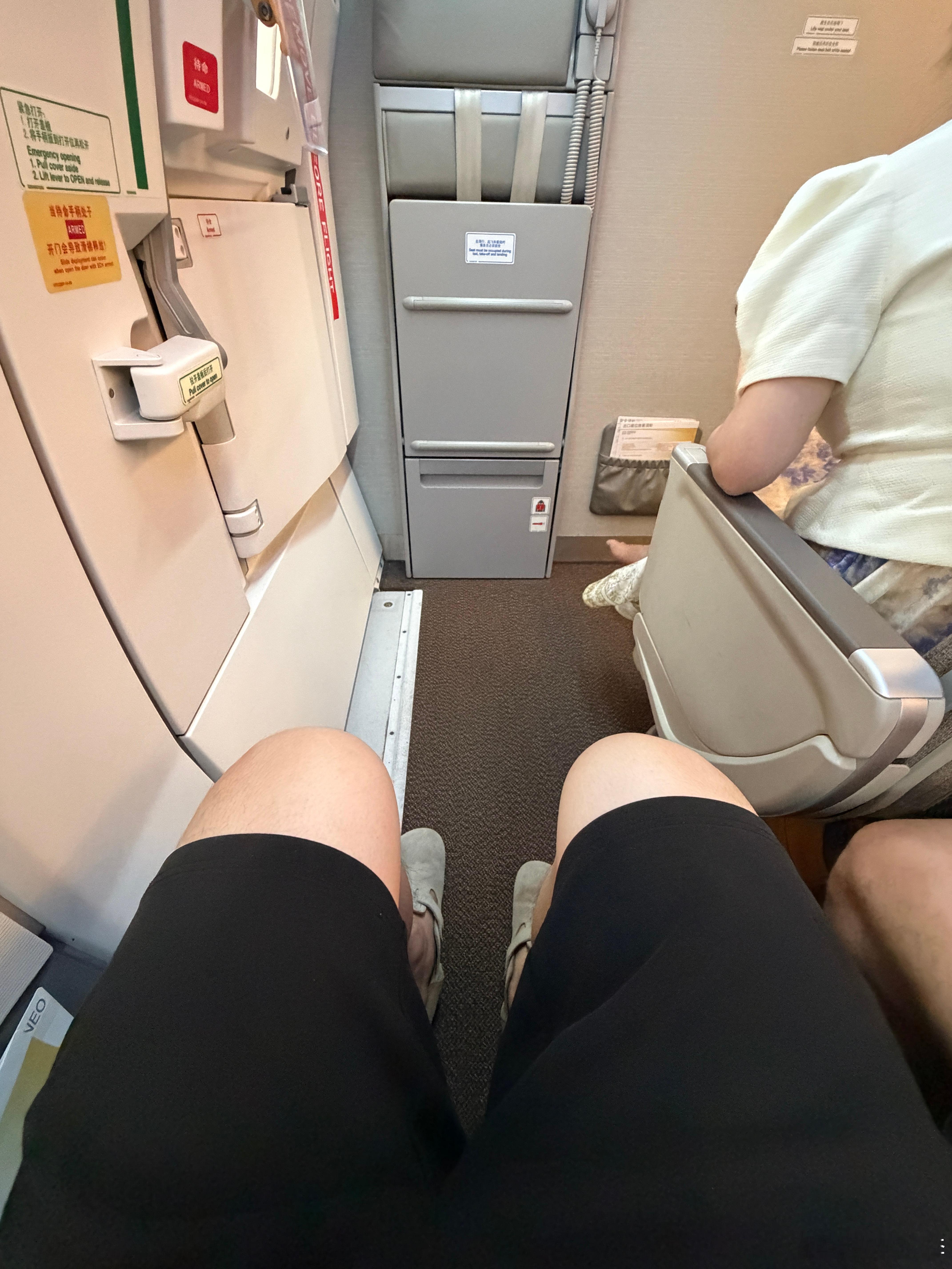 又是和空姐面对面的一天因为奇瑞发布会活动包机基本上整架飞机都是媒体用户只有十几个