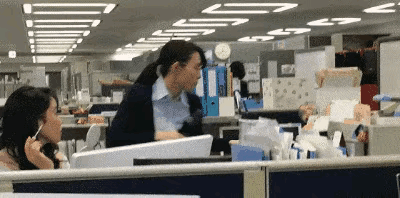 这个老板，做梦可能都没有想到，会被这样踢一脚。