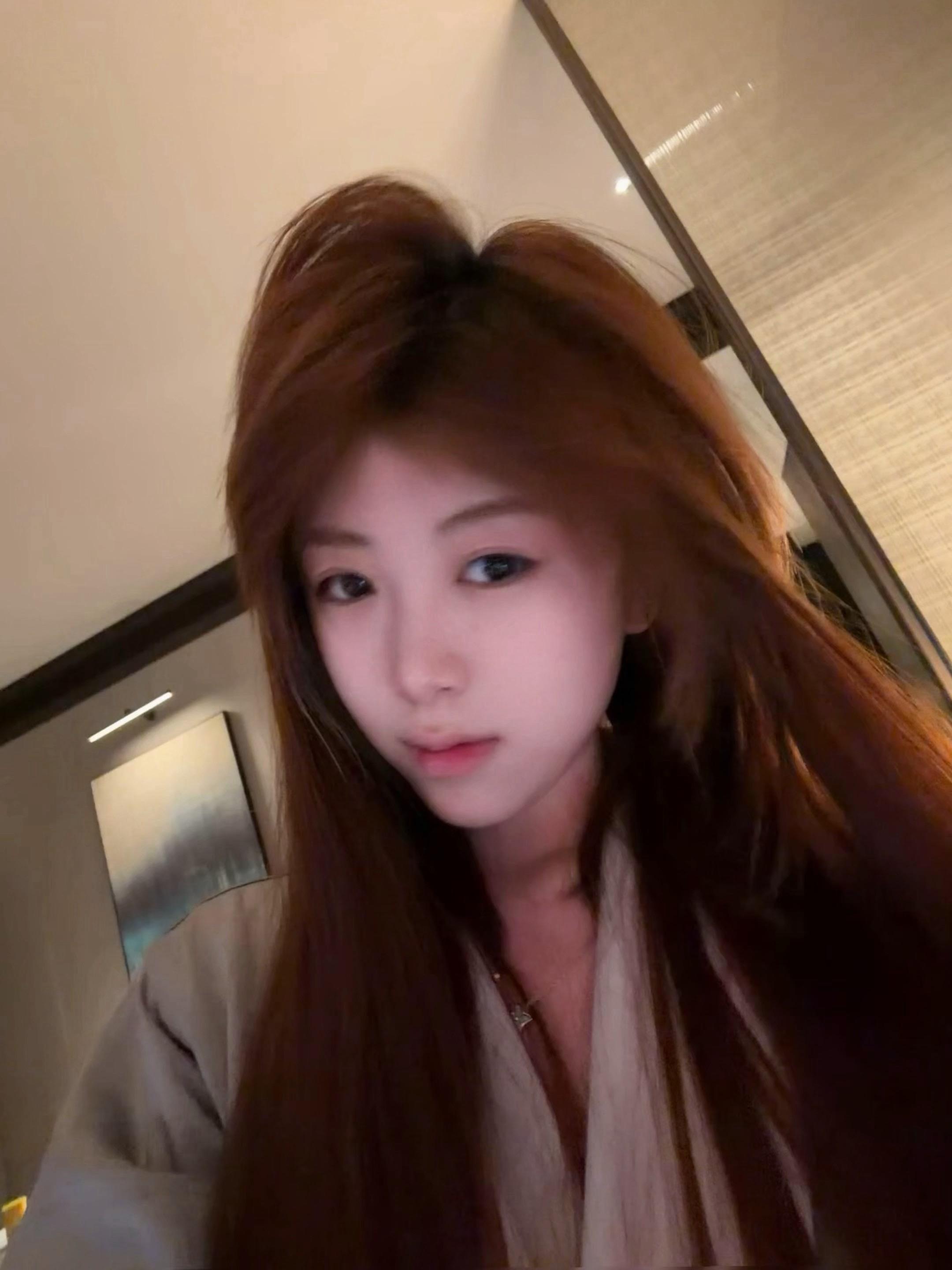 如果你在我没有任何妆容修饰时爱上我 那我无话可说 因为那时的我比任何时...